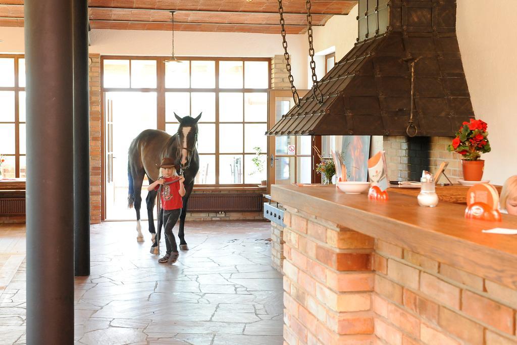 Ranc Milovice Hotel Milovice  Zewnętrze zdjęcie