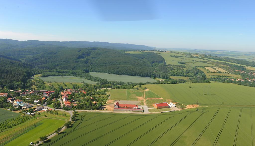 Ranc Milovice Hotel Milovice  Zewnętrze zdjęcie